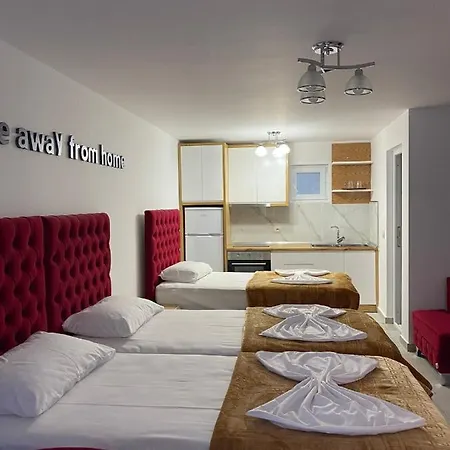 Breezy Hotel Bed & Breakfast *